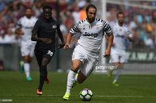 "Ювентус" мухлислари Игуаиннинг ортиқча вазнидан ҳавотирда