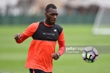 "Ливерпуль" не отпустил Бентеке в "Вест Бромвич Альбион" за € 35 млн