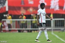 Жервиньо рақибини босиб олгани учун ўйиндан четлатилди (видео)