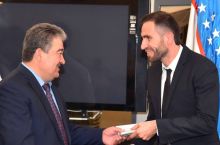 Муҳтарам Юртбошимиздан байрам туҳфаси: Андрей Микляев ва Тимур Кападзе тақдирланишди