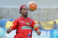 Роналдиньо: «Планирую играть еще один год»