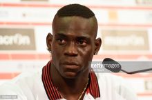 Балотелли: "Погба ва Ибрагимович, кечирасизлар дўстларим, аммо МС МЮни мағлуб этиши керак" (фото)