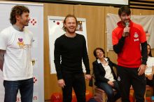 Виталий Денисов гемотология марказида болаларга қувонч улашди