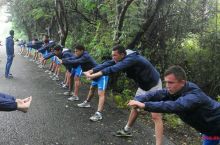 Ўсмирларимиз тонгда ёмғир остида бадантарбия қилишди ФОТО