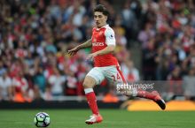 Эктор Бельерин: "Мне нравится играть вместе с Уолкоттом"