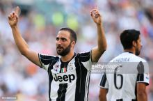 ЕЧЛ. Гонсало Игуаин учта турли клубда гол урди