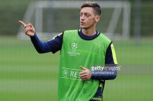 "Арсенал" Озил билан шартнома узайтириш борасида келишиб олди