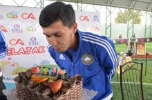 Жамшид Искандеров туғилган кунини "Келажак Юлудзлари" фестивалида нишонлади