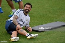 По данным Football Leaks, Эсекьель Лавесси - самый высокооплачиваемый футболист в мире