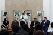 Olamsport: Олимпиада рекордчиси юристлар билан учрашди, Шарапованинг автобиографияси ва бошқа хабарлар