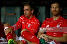 Qizil kartochkani ko'rmagan buyuk himoyachi va maestro futboldan ketdi...