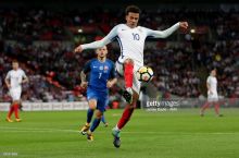 Dele Alli Slovakiyaga qarshi bahsda kimga o'rta barmog'ini ko'rsatganini aytdi