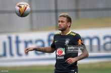 Neymar Paulino bilan to'qnashuvdan keyin Braziliya terma jamoasi mashg'ulotini tark etdi + FOTO