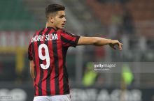 Barselona Milan futbolchisini kuzatmoqda