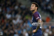 Neymar: "Muxlislar menga bulochka, sok va kola uloqtirishdi. O'sha vaziyatda tushlik qilib olishim mumkin edi"