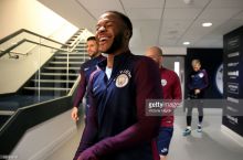 Sterling: "Oyimning aytishlaricha, darvozaga ko'proq zarba berishim kerak ekan"