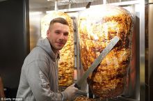 Podolski Germaniyada "lavash xona" ochdi