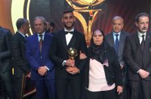 “Napoli” himoyachisi Riyad Marezni ortda qoldirib, Jazoirning 2017 yildagi eng yaxshi futbolchisi bo'ldi