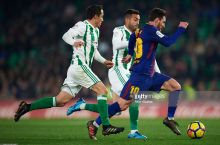 "Betis"ga qarshi bahsdan so'ng Messi raqib futbolchisining o'g'li bilan suratga tushdi (+FOTO)