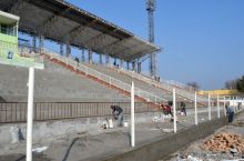 Qo'qondagi “Markaziy” stadionda katta qurilish ishlari ketmoqda (Fotoreportaj)