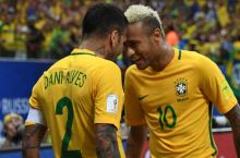 Dani Alves: "Neymar Messining “soya”sidan chiqishi kerak edi"