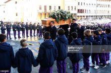 Ko'zingizga yosh keladi. Davide Astorini so'nggi manzilga kuzatishdi (FOTO)