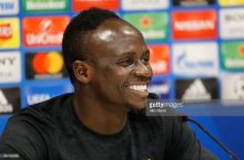 Mane: "26 may kungi finalni kuzatishi uchun barcha qishloqdoshlarimga "Liverpul" liboslarini sovg'a qildim"