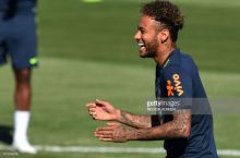 Neymar mashg'ulotda darvozaning ortidan gol urdi VIDEO