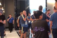 SHveciya terma jamoasi futbolchilari tongni yong'in trevogasi bilan qarshi olishdi (+FOTO)