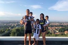 Ronalduning oilasi Yuventus formasida suratga tushdi FOTO