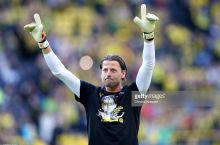 Roman Vaydenfeller o'zining xayrlashuv o'yinida dublga erishdi va 2 ta penaltini qaytardi. VIDEO

