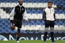 Gallas Mourinoni "CHelsi" futbolchilari shaxsiy hayotiga aralashishda aybladi