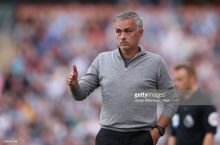 Nevill: "Mourinoning davri o'tdi? Ahmoqlik"