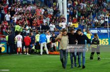 "Eybar" - "Sevilya" uchrashuvi vaqtida tribuna panjarasi sinib ketdi (+FOTO)