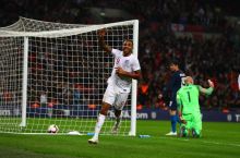 Kallum Uilson Angliya futboli tarixiga kirdi