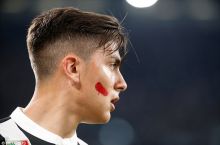 A Seriyaning 13-turida futbolchilar maydonga yuzida qizil bo'yoq bilan chiqishadi