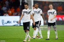 Lev ikki futbolchini termaga qaytarishi mumkinligini aytdi