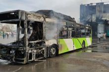 Uzoq yillar "Paxtakor"ga xizmat qilgan avtobus yonib ketdi