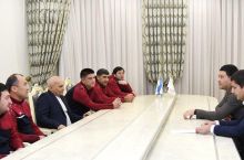 Umid Ahmadjonov Pro licenziyasi uchun tahsil olayotgan murabbiylar bilan uchrashdi