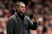 Mourinoning o'sha paltosi esingizdami? U hozir "CHelsi"ning muzeyida FOTO