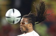 Edgar Davids nega ko'zoynaklarini echmaydi?