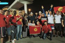 Qirg'iziston futbolidagi tarixiy kun: O'yindan oldin va uchrashuvdan keyin qirg'izistonlik futbol muxlislari (VIDEO)