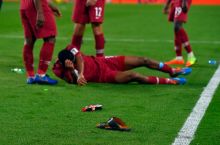 G'alabadan so'ng qatarlik futbolchilarga shippak uloqtirishdi. Bu arablar uchun eng oliy haqorat
