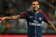 Dani Alves “Manchester Siti”ga o'tishni xohlamoqda