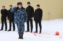 Pavel Mamaev qamoqdagilar bilan futbol o'ynadi (FOTO)
