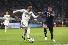 "Bavariya" bir yo'la ikki futbolchi bilan kelishib oldi