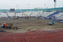 Andijondagi "Sog'lom Avlod" stadionida ish xatto tunda ham to'xtamayapti