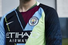 "Manchester Siti" yubiley formasini namoyish etdi