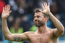 "Yuventus" futbolchisi mavsum tugaganidan so'ng butsalarini mixga ilishini elon qildi