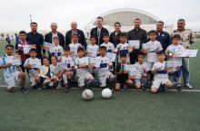 Maydonda yosh futbolchilar